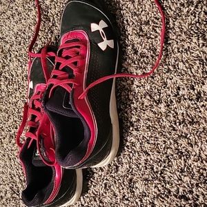 Under armour cleats youth size 4
